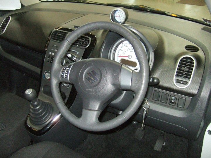 2013 Suzuki Splash 1.0 SZ3 5dr image 6