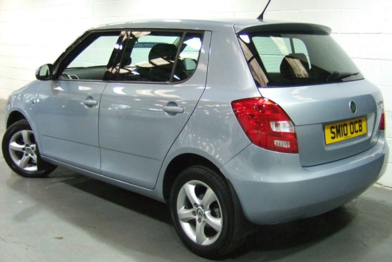 2010 Skoda Fabia 1.6 16v 2 Tiptronic 5dr image 2