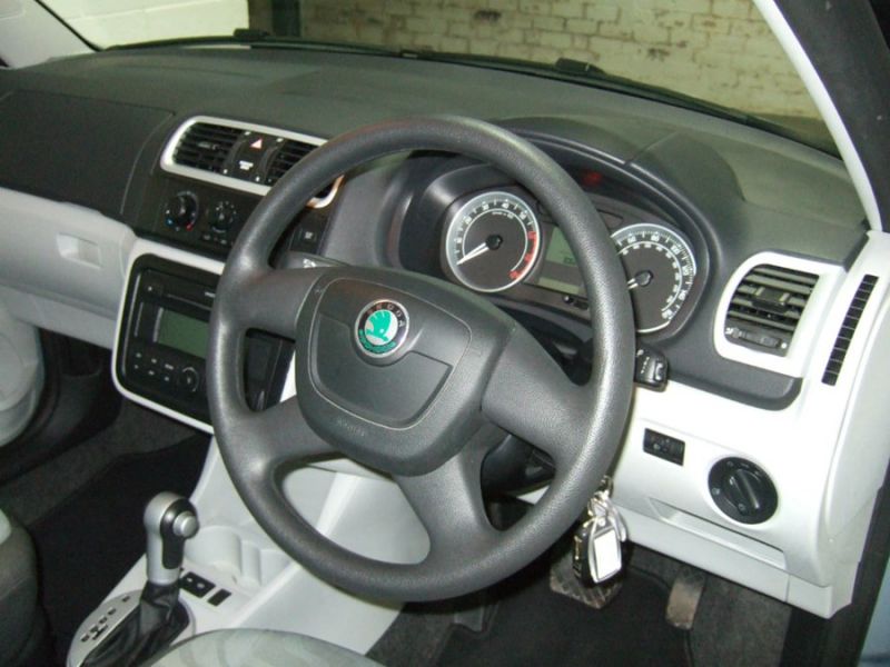 2010 Skoda Fabia 1.6 16v 2 Tiptronic 5dr image 6
