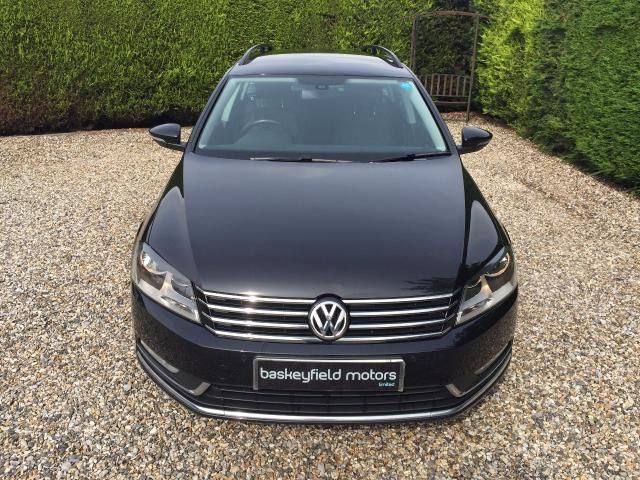 2010 Volkswagen Passat 2.0 SE TDI DSG 5d image 3