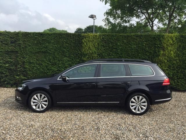 2010 Volkswagen Passat 2.0 SE TDI DSG 5d image 4