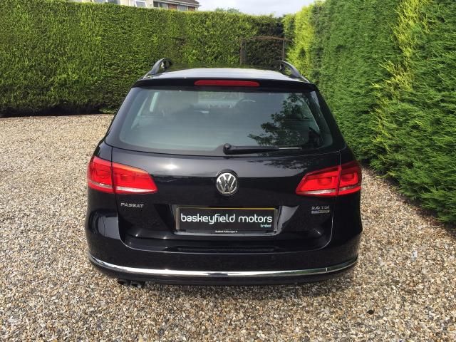 2010 Volkswagen Passat 2.0 SE TDI DSG 5d image 5