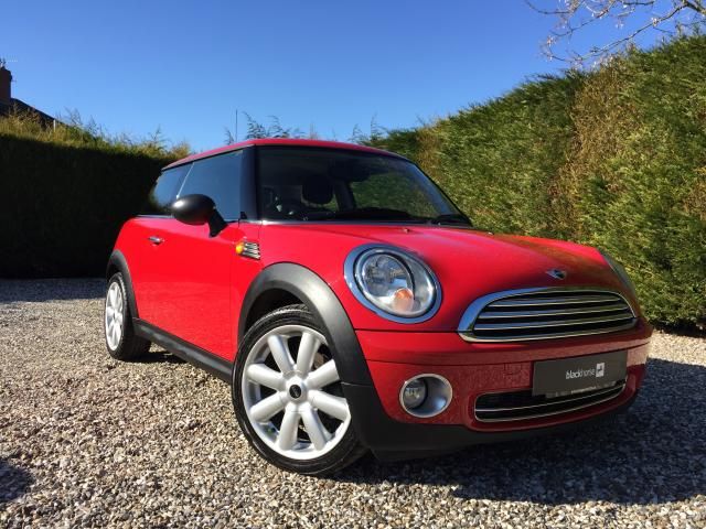 2010 MINI Hatch One 1.6 3d image 1