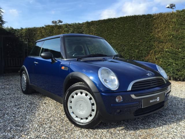 2002 MINI Hatch 1.6 One 3d image 1