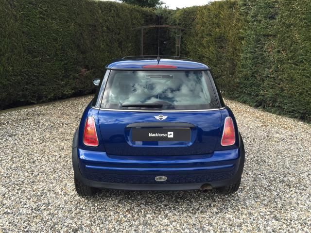 2002 MINI Hatch 1.6 One 3d image 3