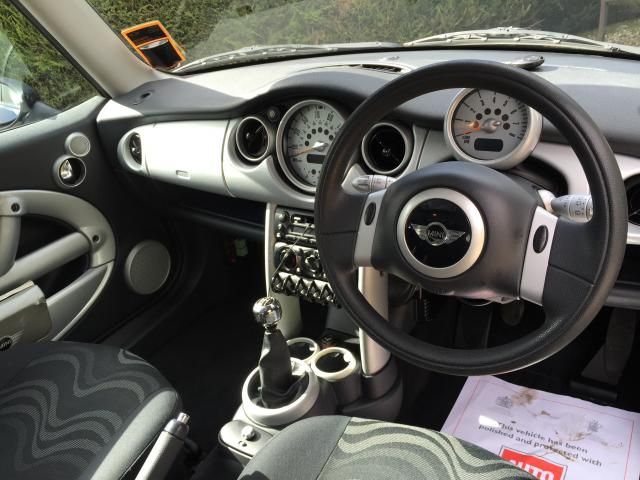 2002 MINI Hatch 1.6 One 3d image 7