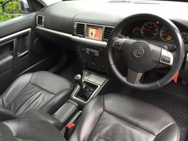 2007 Vauxhall Vectra 1.9 CDTI 16V 5d image 9