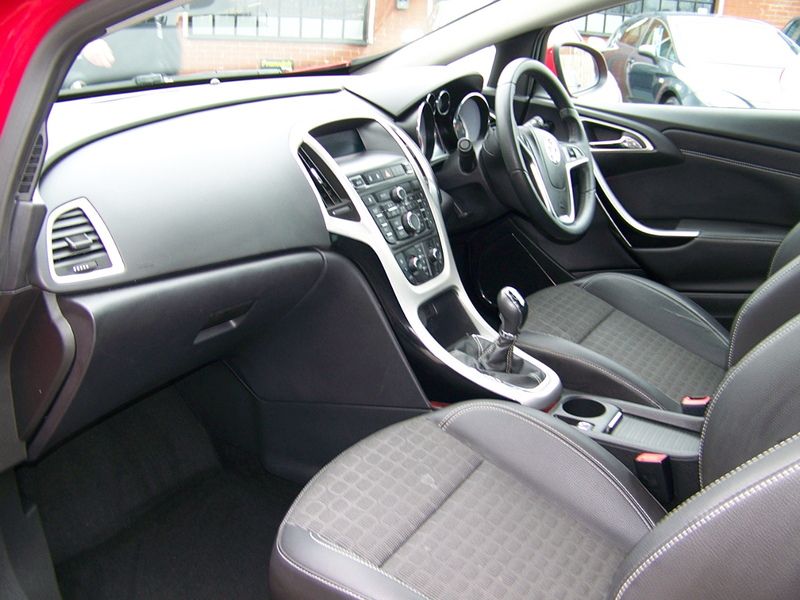 2011 Vauxhall Astra 2.0 image 8