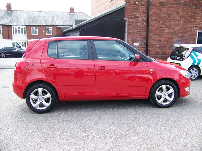 2011 Skoda Fabia 1.2 TDI image 2