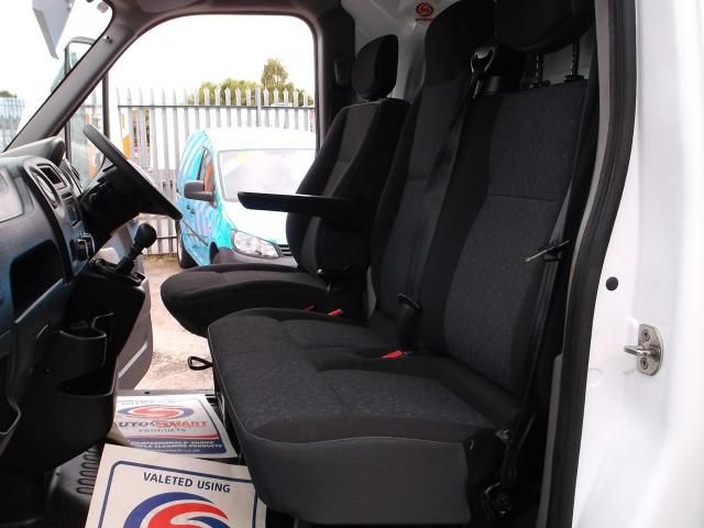 2011 Vauxhall Movano XLWB image 7