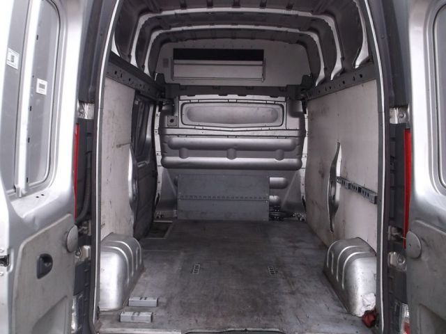 2012 Renault Trafic High Roof 2.0 DCI image 9