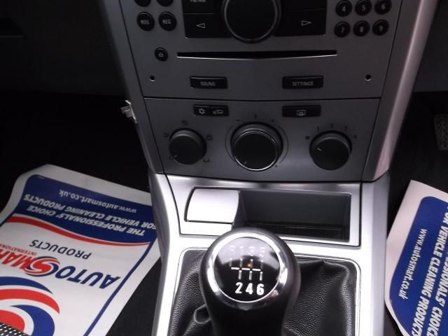 2012 Vauxhall Astra 1.7 Sportive CDTI image 8