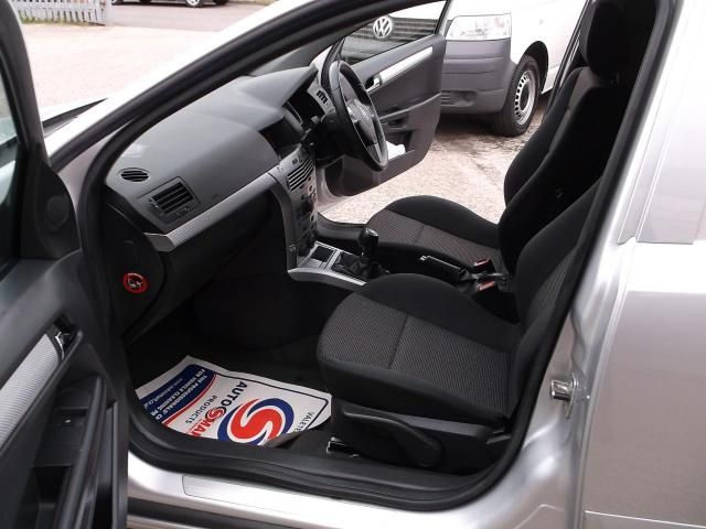 2012 Vauxhall Astra 1.7 Sportive CDTI image 9