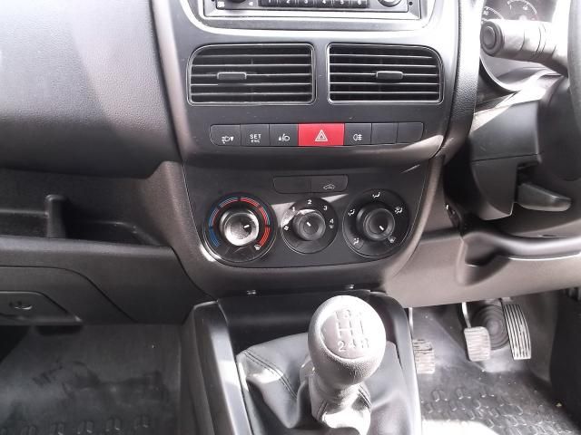 2012 Vauxhall Combo Van 1.3 L1H1 CDTI image 9