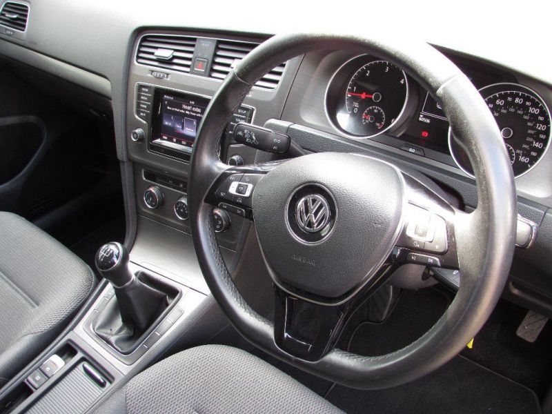 2013 Volkswagen Golf 1.6 TDI SE 5dr image 5