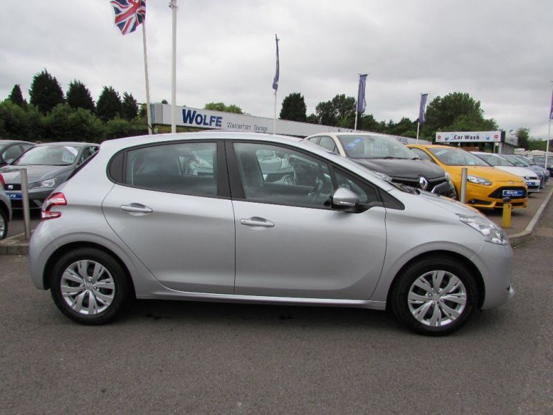 2013 Peugeot 208 1.2 VTi Access+ 5dr image 3