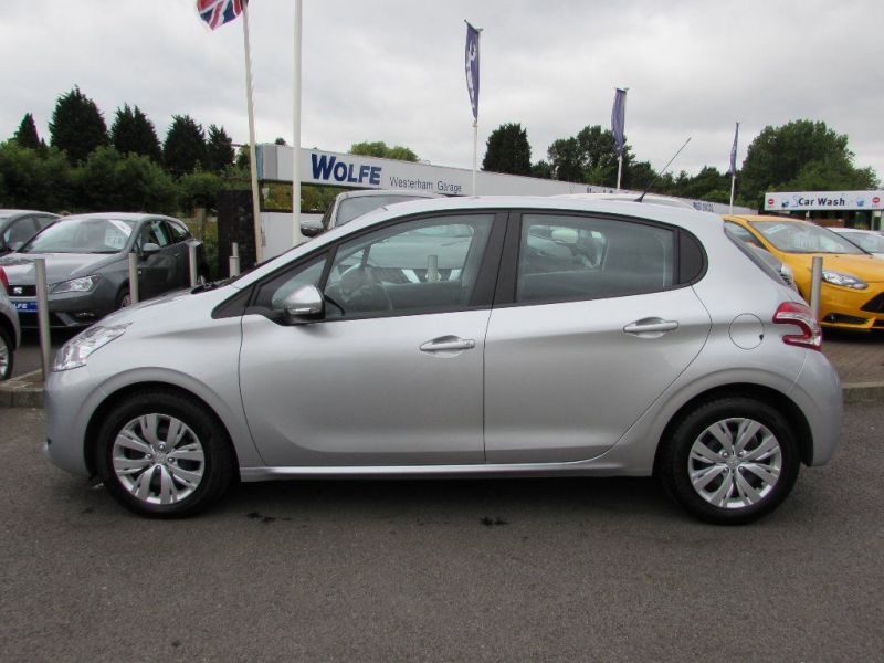 2013 Peugeot 208 1.2 VTi Access+ 5dr image 4