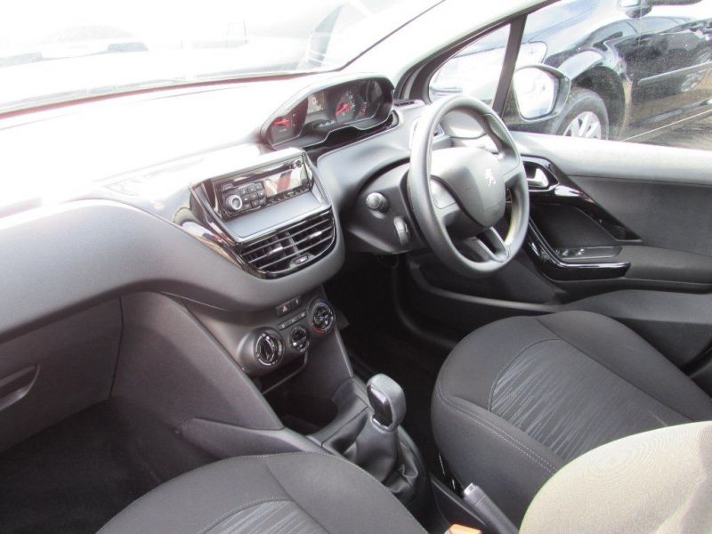 2013 Peugeot 208 1.2 VTi Access+ 5dr image 5