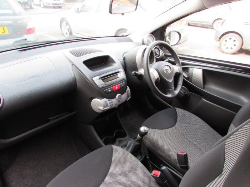 2014 Toyota Aygo 1.0 VVT-i Mode 5dr image 5