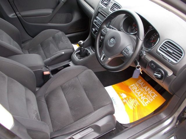 2010 Volkswagen Golf image 8