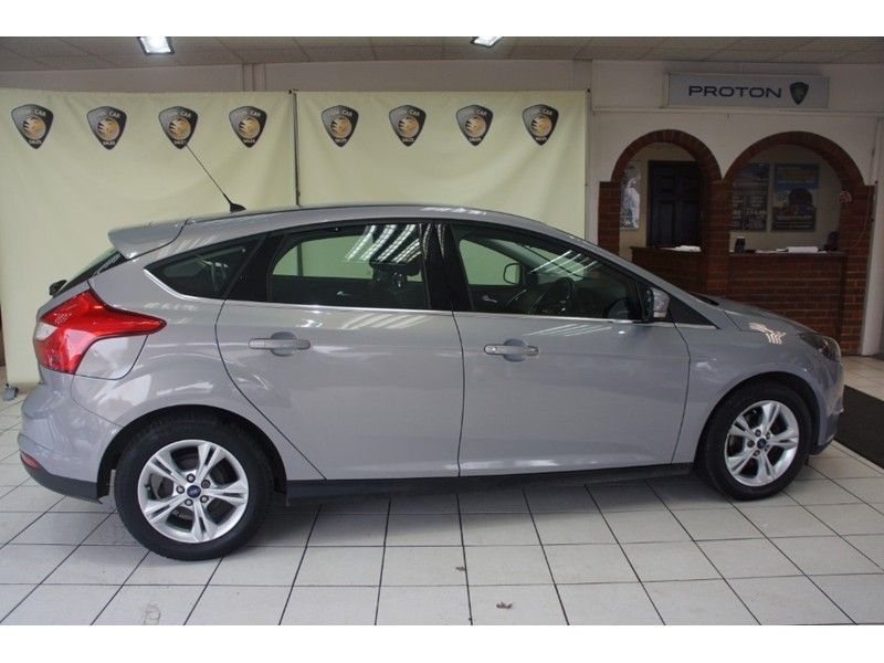 2012 Ford Focus Zetec 5dr image 3