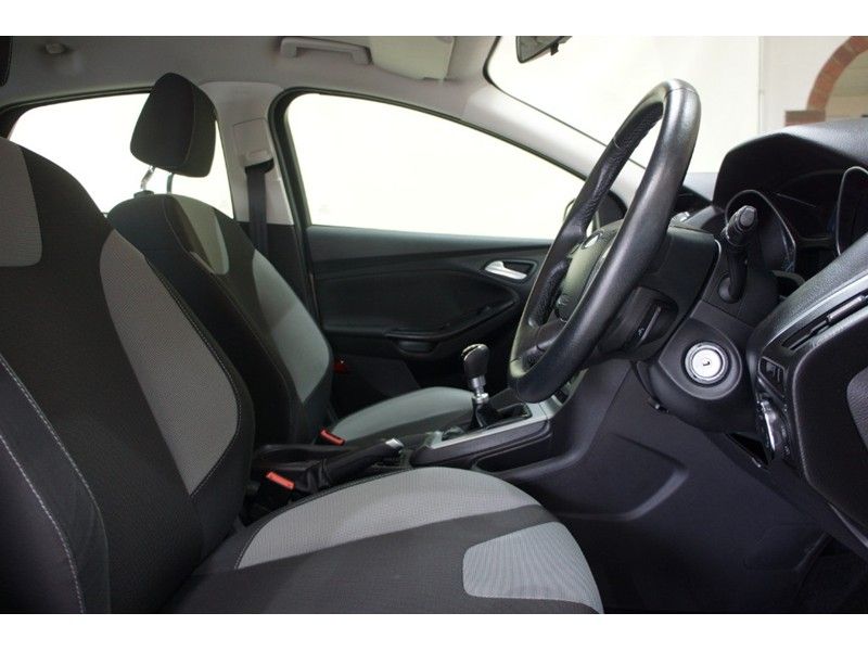 2012 Ford Focus Zetec 5dr image 6