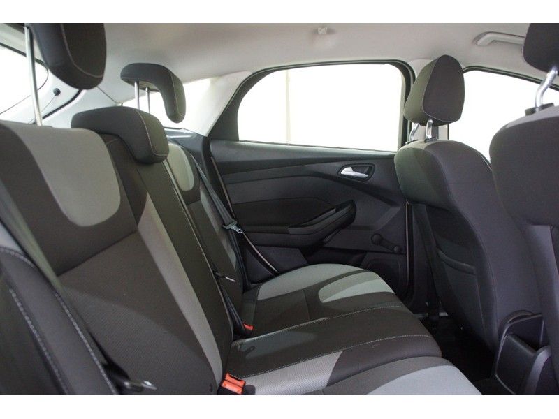 2012 Ford Focus Zetec 5dr image 7