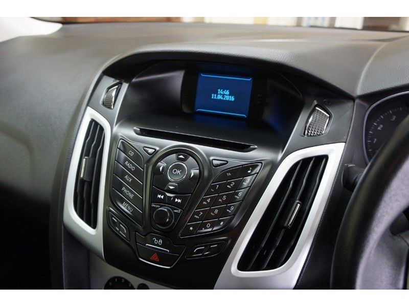 2012 Ford Focus Zetec 5dr image 9