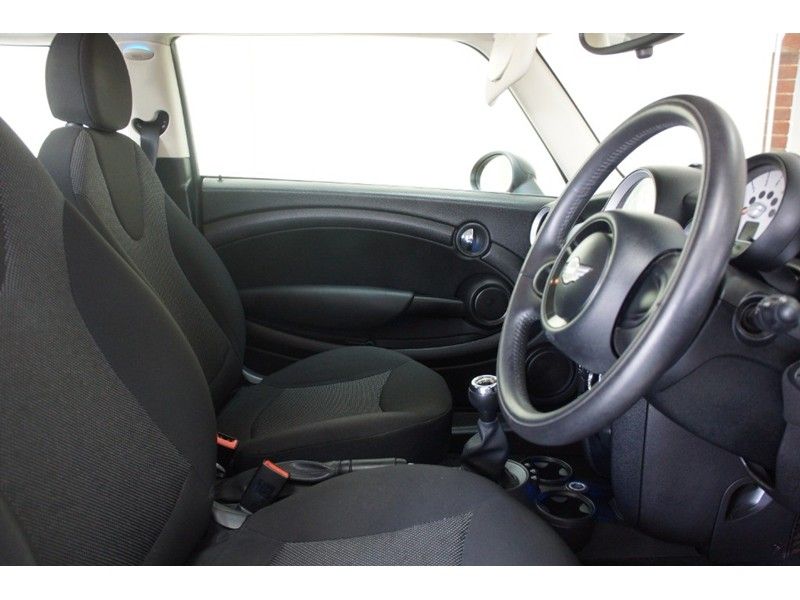 2012 Mini Hatch One 1.6 3dr image 6