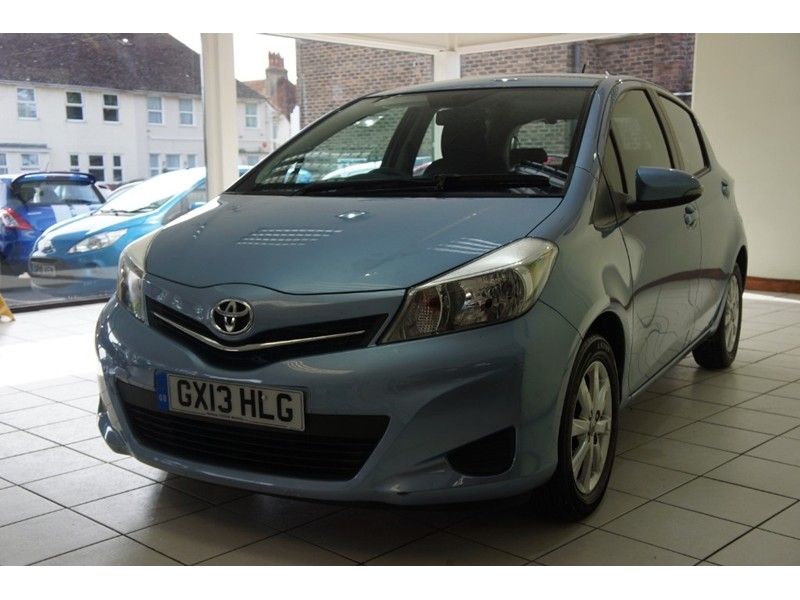 2013 Toyota Yaris VVT-I Tr 5dr image 3