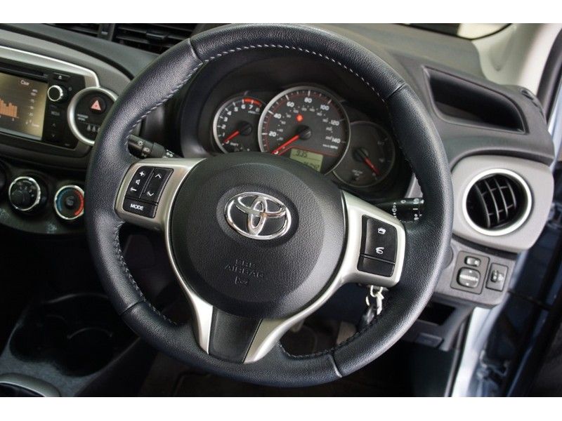 2013 Toyota Yaris VVT-I Tr 5dr image 7