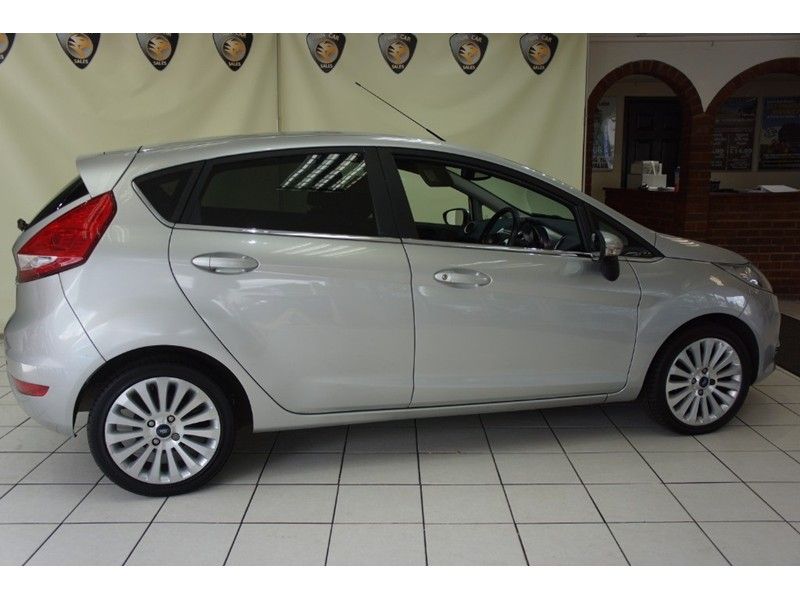2009 Ford Fiesta Titanium 5dr image 3