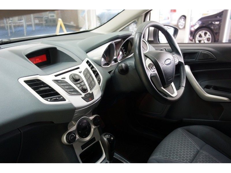 2009 Ford Fiesta Titanium 5dr image 9