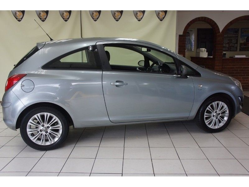 2012 Vauxhall Corsa SE 3dr image 3