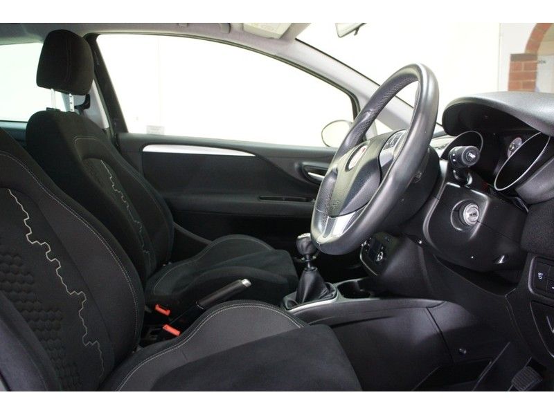 2014 Fiat Punto 3dr image 6