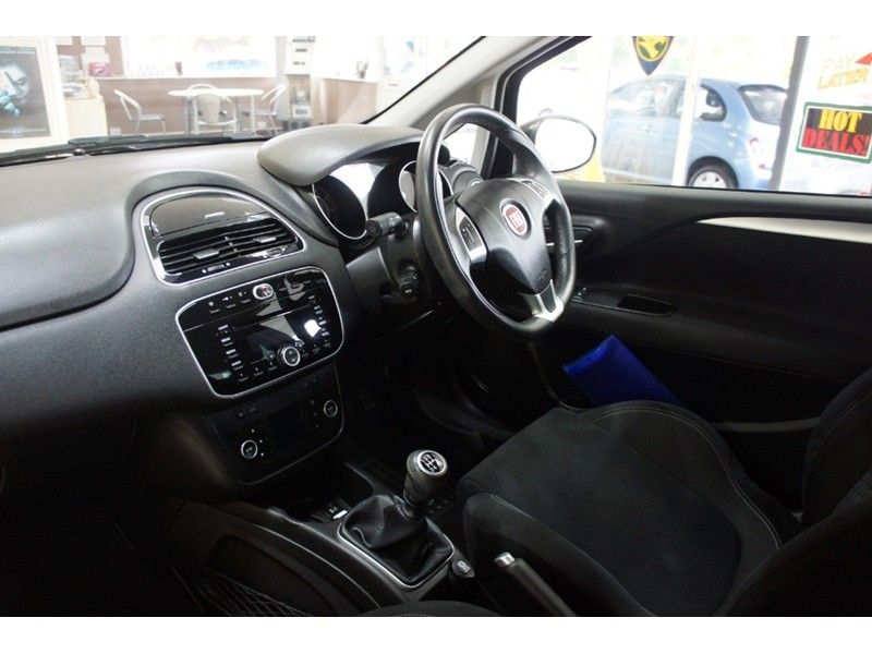 2014 Fiat Punto 3dr image 8