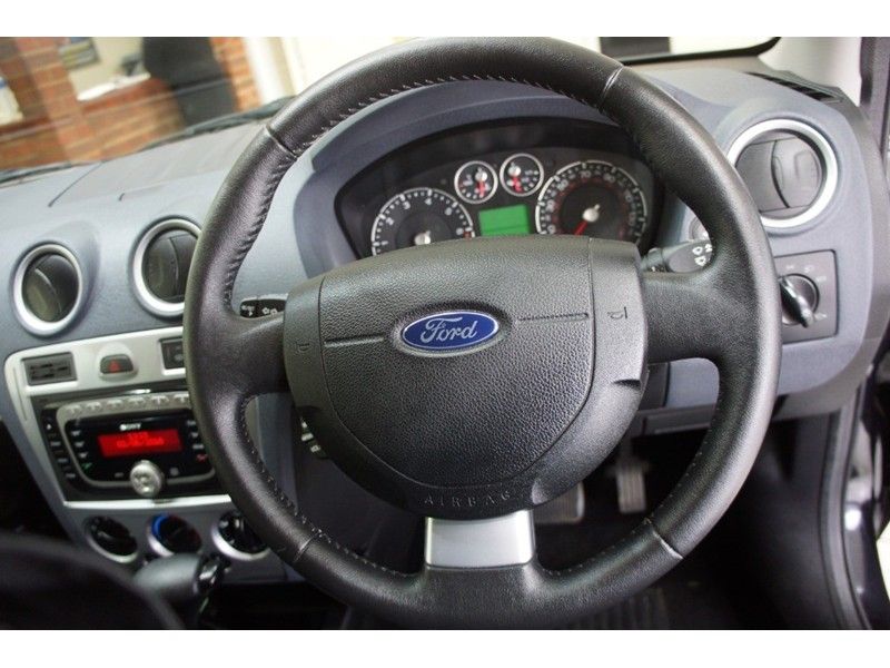 2010 Ford Fusion Titanium 5dr image 8