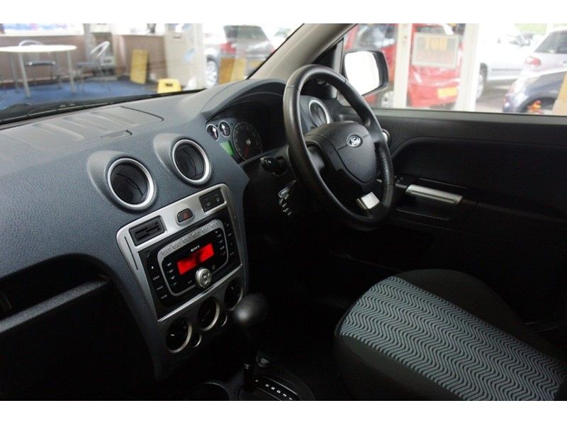 2010 Ford Fusion Titanium 5dr image 9