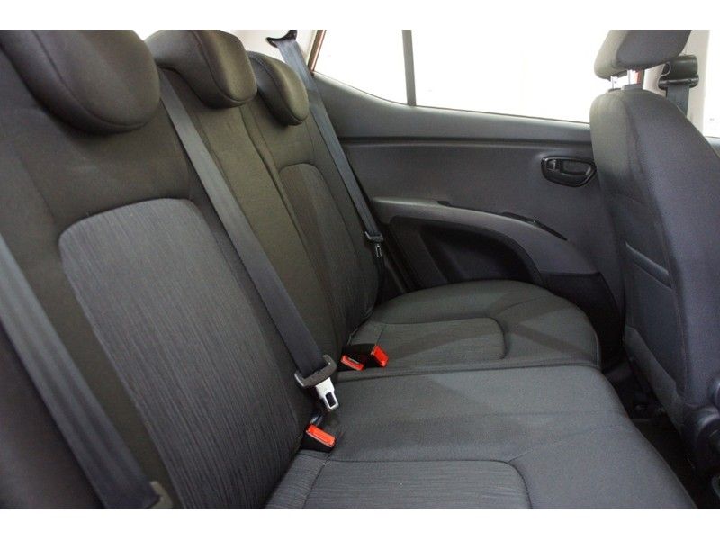 2013 Hyundai i10 Active 5dr image 9