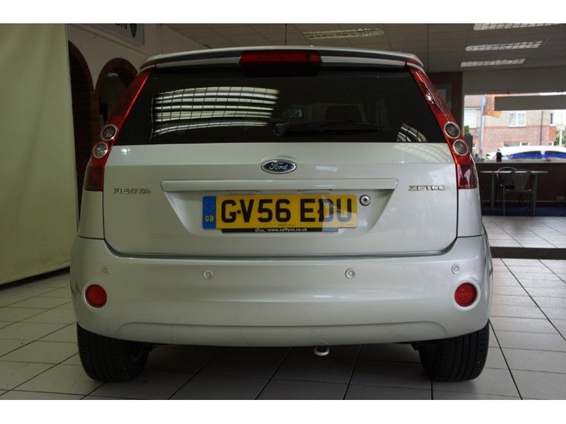 2006 Ford Fiesta 16v 3dr image 4