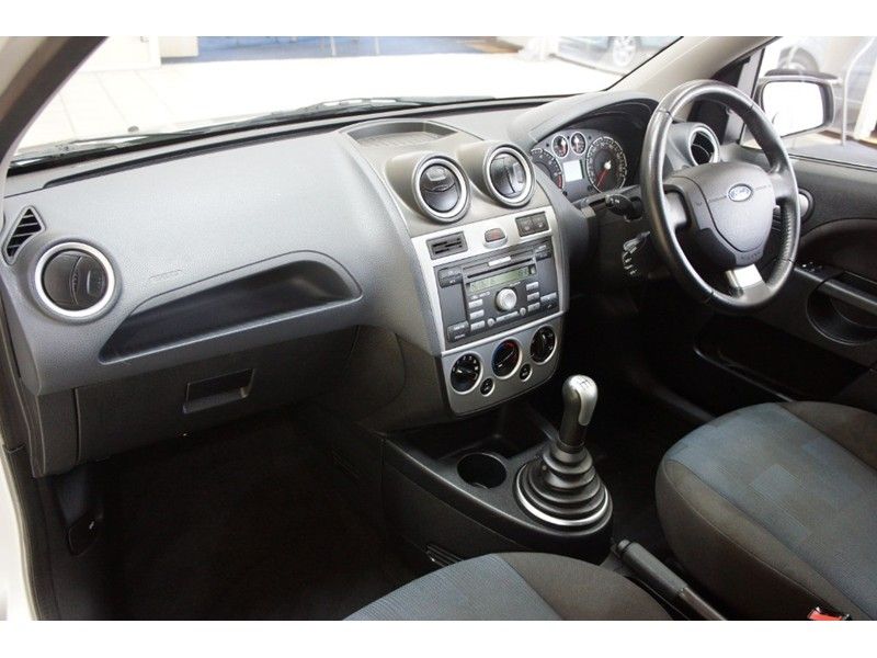2006 Ford Fiesta 16v 3dr image 8