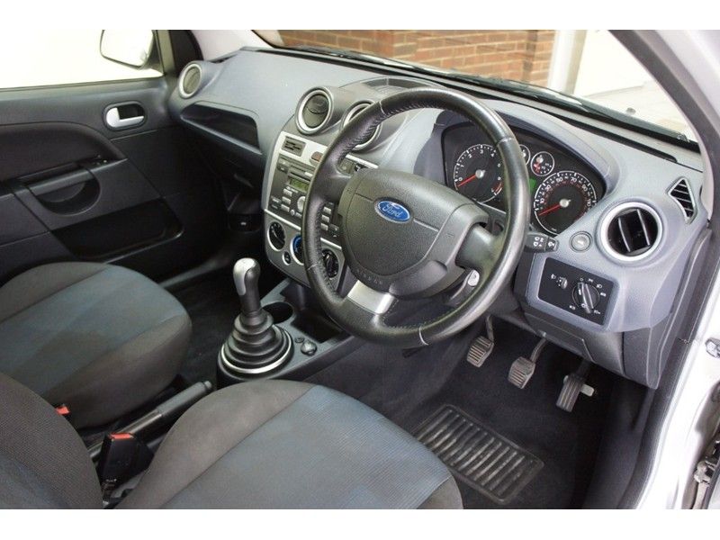 2006 Ford Fiesta 16v 3dr image 9