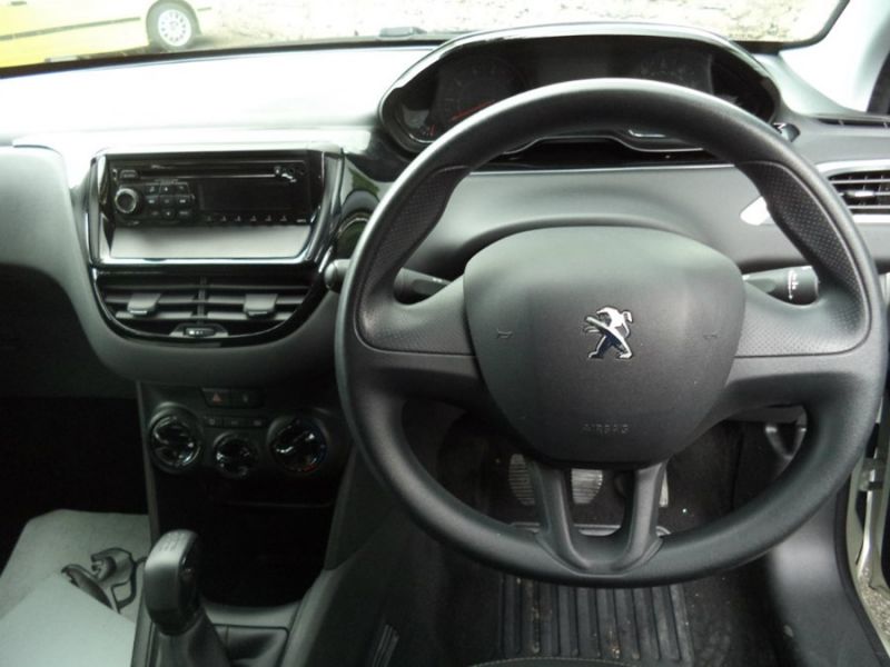 2014 Peugeot 208 1.2 VTi Access+ 3dr image 6