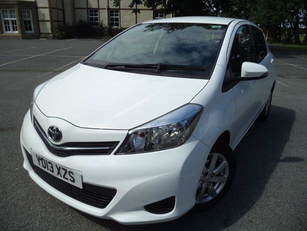 2013 Toyota Yaris 1.33 VVT-i TR 5dr image 1