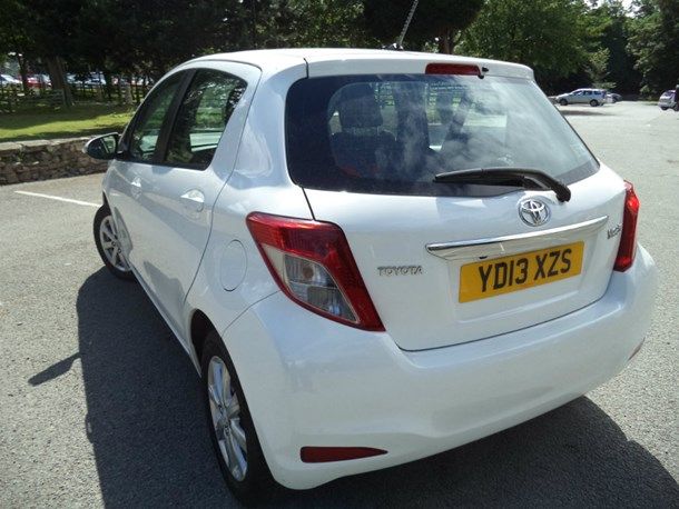 2013 Toyota Yaris 1.33 VVT-i TR 5dr image 3