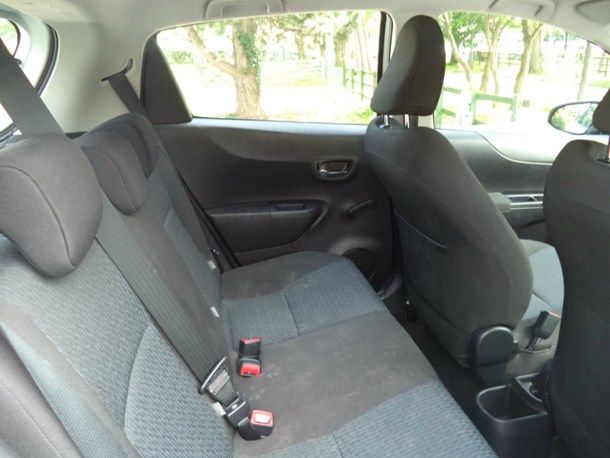 2013 Toyota Yaris 1.33 VVT-i TR 5dr image 5