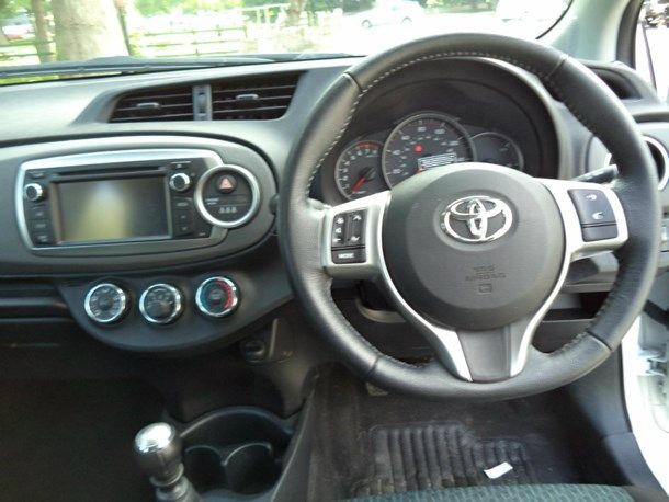 2013 Toyota Yaris 1.33 VVT-i TR 5dr image 6