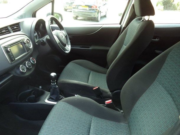 2013 Toyota Yaris 1.33 VVT-i TR 5dr image 7