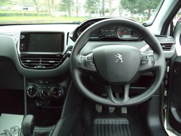 2013 Peugeot 208 1.0 VTi Active 3dr image 6