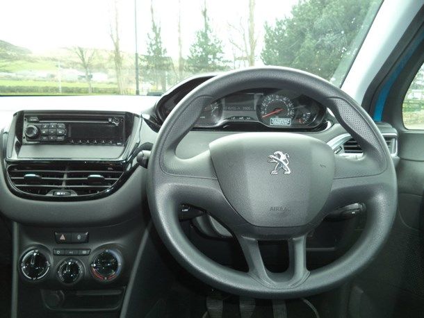 2013 Peugeot 208 1.2 VTi Access+ 5dr image 5